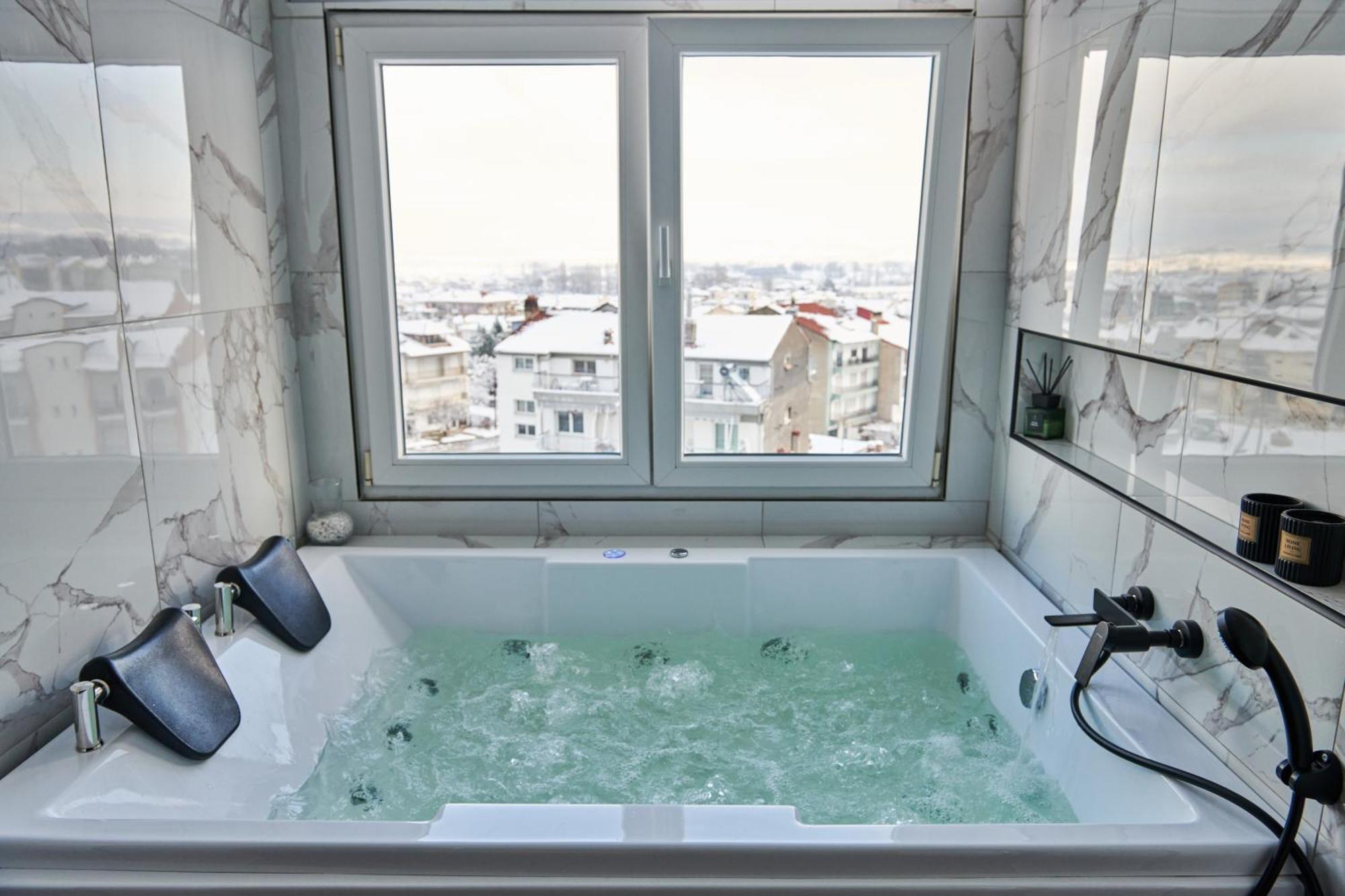 The Skyline Suite Florina Exterior foto